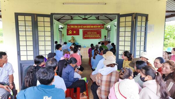 HỘI NGHỊ ĐỐI THOẠI TRỰC TIẾP GIỮA CHỦ TỊCH UBND XÃ VỚI NHÂN DÂN THÔN NƯỚC ĐANG