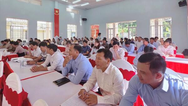 Đảng ủy xã Đặng Thùy Trâm  tổ chức lớp bồi dưỡng lý luận chính trị hè năm 2025